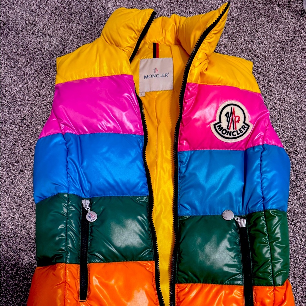 EUC🌈RARE🌈 MONCLER VEST